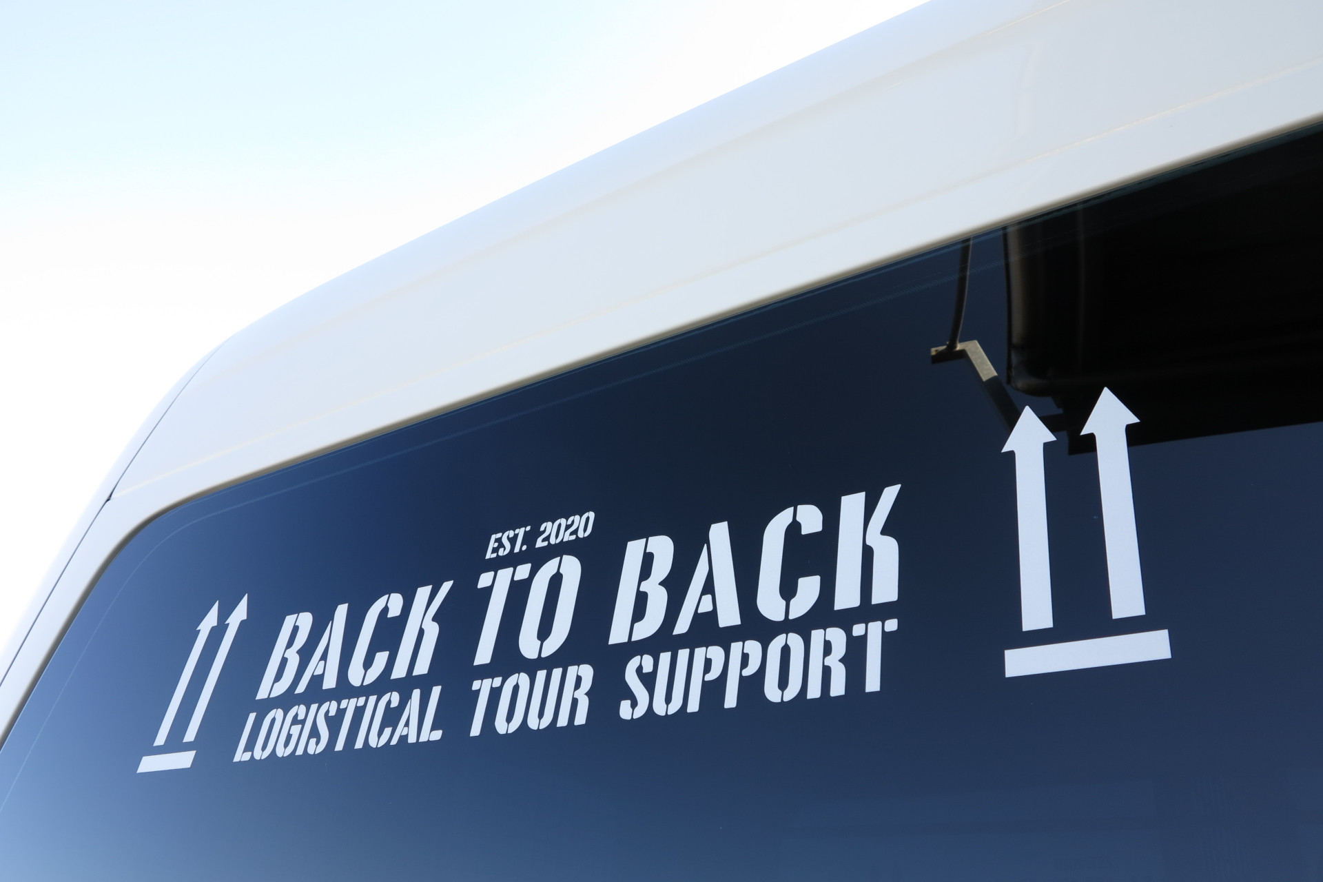 vw_crafter_2_heck_backTOback_logo.JPG